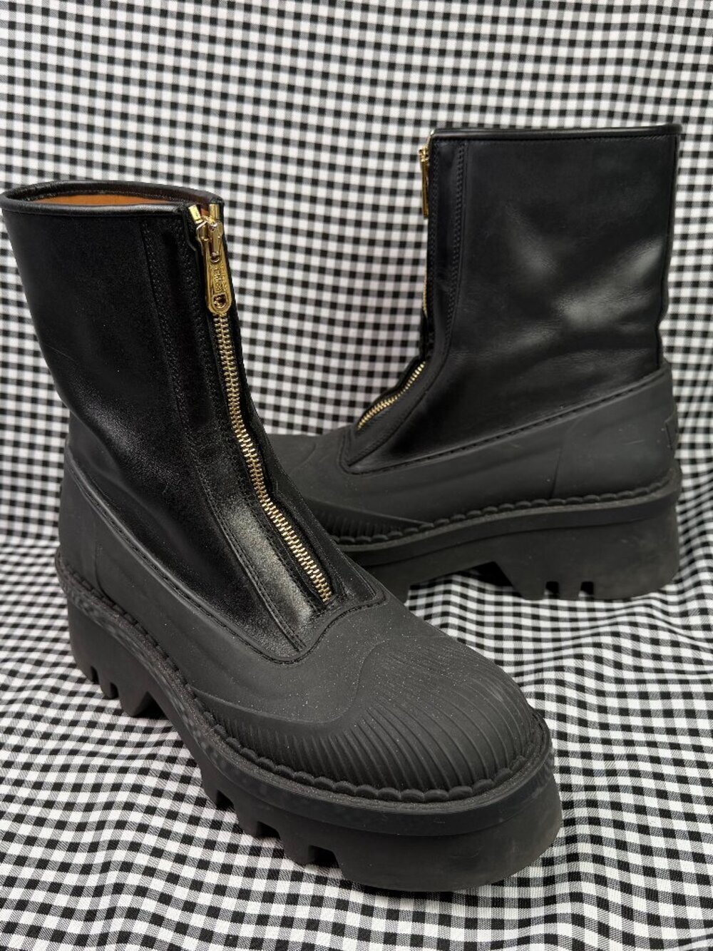 Chloé Raina Black Leather Ankle Boots Size 40 Lug Sole Front Gold Zip Rubber